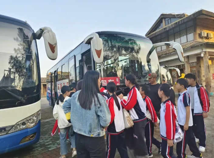 撫州長運:崇仁分公司圓滿完成秋季研學(xué)游運輸任務(wù)